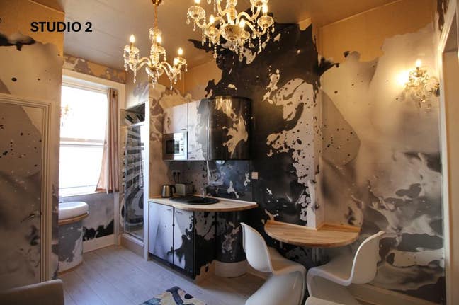 6  Studios with Ensuite Wc/Shower 1-12 Week Let Main Photo