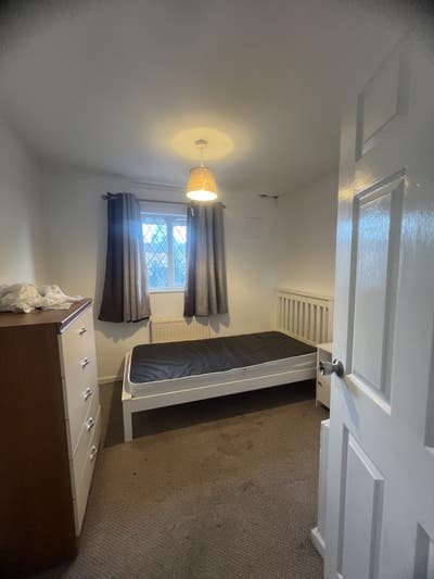 Furnished single room Main Photo