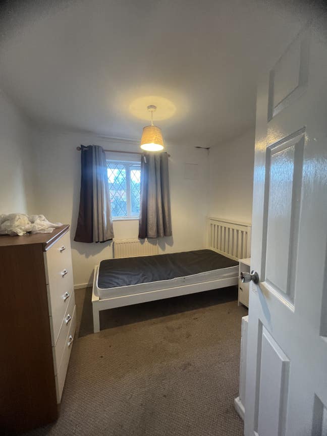 Furnished single room Main Photo