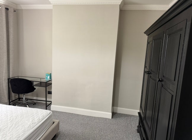 Double Room to Rent in Modern Furnished Apartment  Main Photo