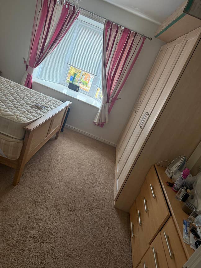 One  double bedroom with it's  own bathroom  Main Photo