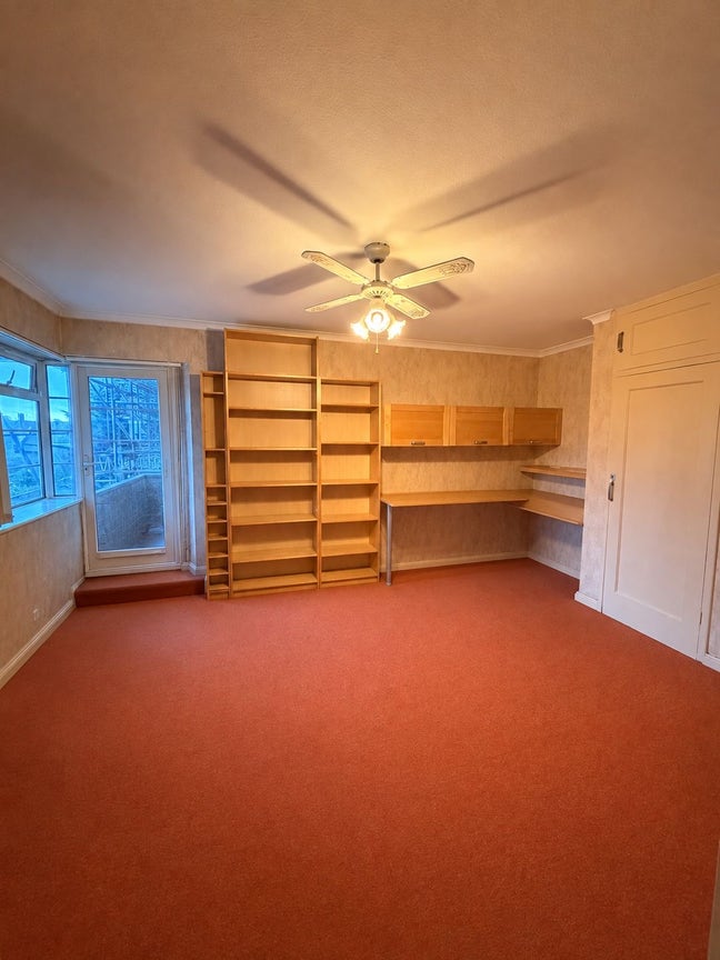 Spacious 4-Bed Flat Near Middlesex University  Main Photo