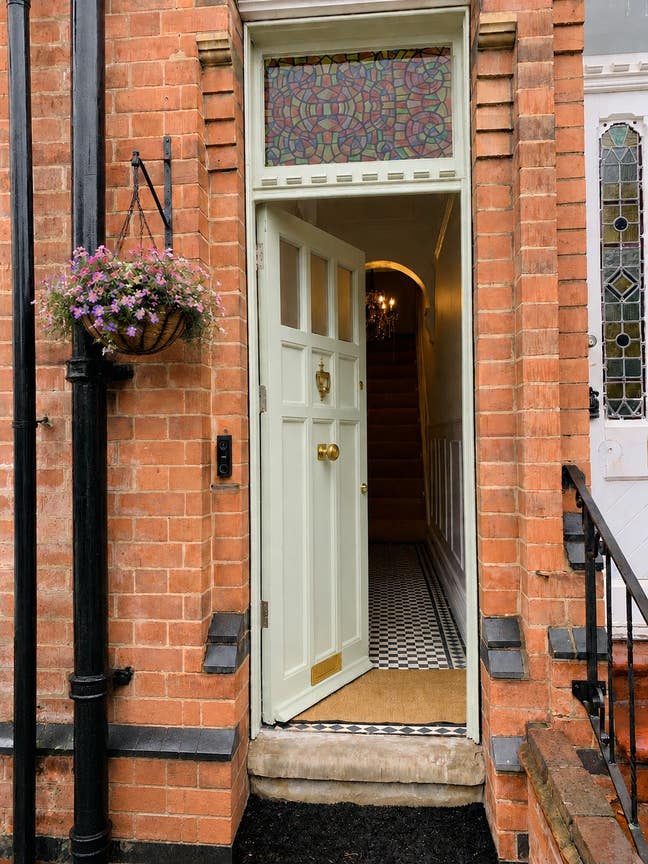 Beautiful Victorian Home | Bills Included Main Photo
