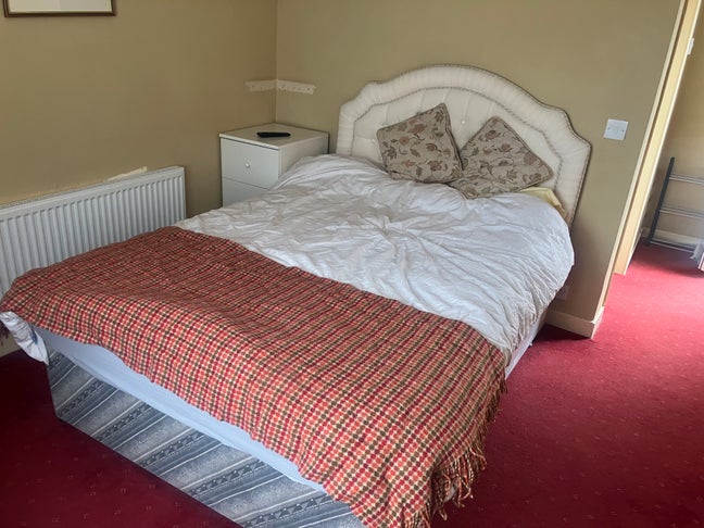 Nice room in countryside setting  Main Photo