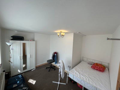 Large double room close to town centre & amenities Main Photo