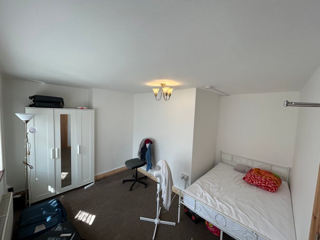 Large double room close to town centre & amenities Main Photo