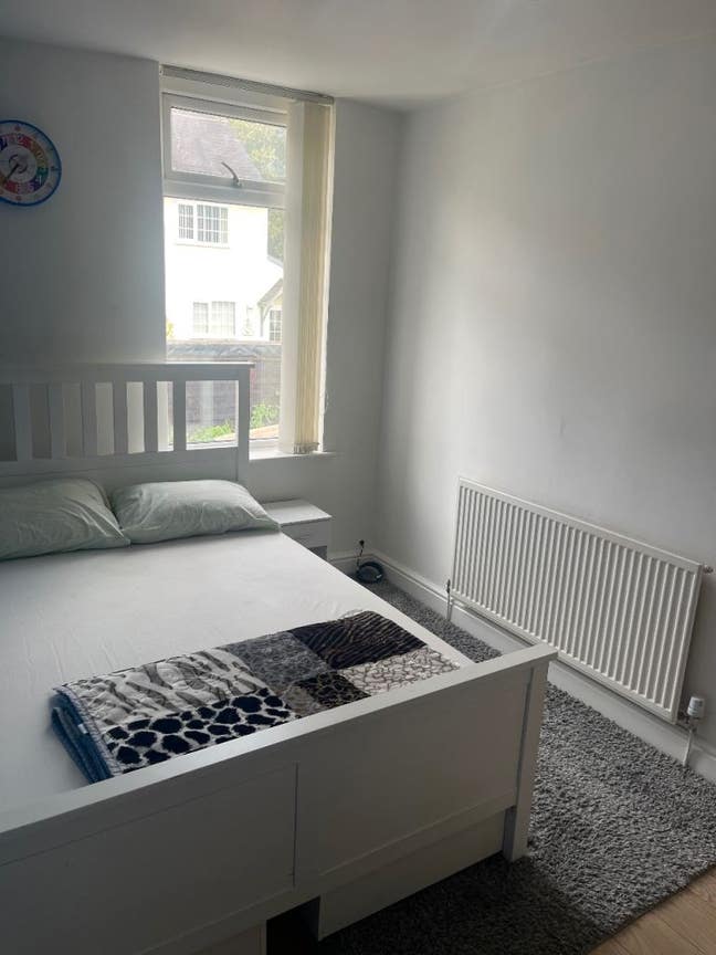 Single Room to Let - M9  Main Photo