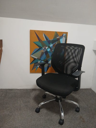 Loft room to rent in a family home Main Photo