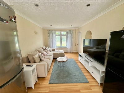 Single and Double bedroom available Main Photo