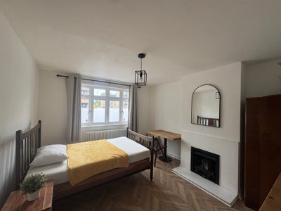 Double room in central cambridge  Main Photo