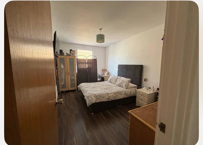 Double Room in a 3-bed House in Seven Sisters Main Photo