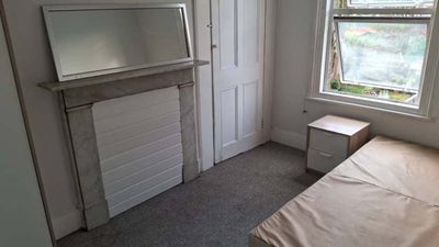Double  Room  to  Let  –  London  E12  Main Photo