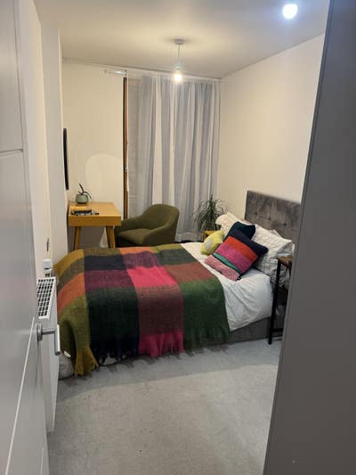 Beautiful double room in new 2 bed apartment minu Main Photo