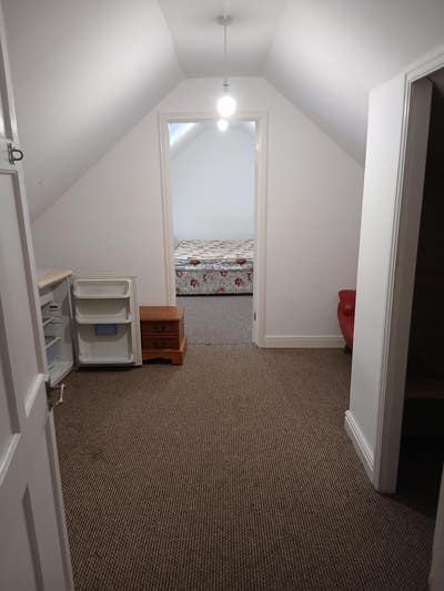Sitting room with a Lovely large bedroom  Main Photo