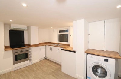 One bed in a two bed house Main Photo