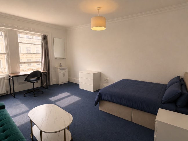 ^Lovely Large Double Room Minutes from ICL 1 Sept^ Main Photo