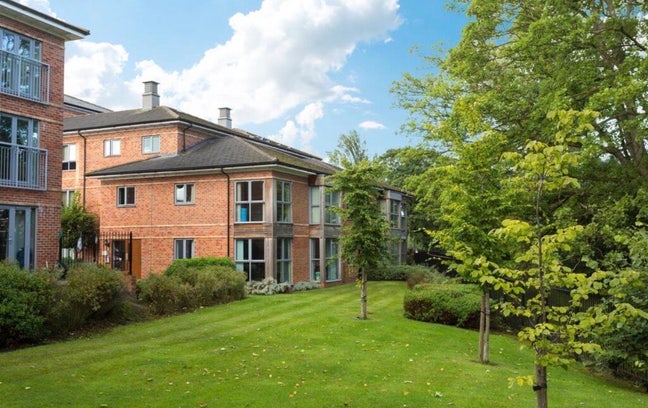 En Suite Room in a 2 Bed Flat - Amazing Location Main Photo