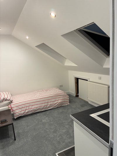 Rent a room Main Photo