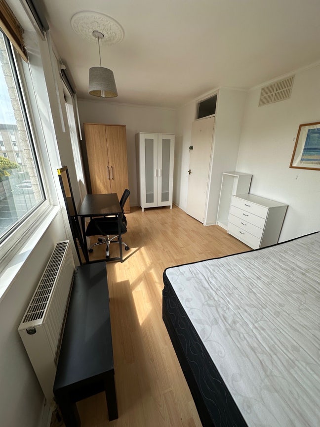 Large Double Room Close To Canary Wharf E14 Main Photo