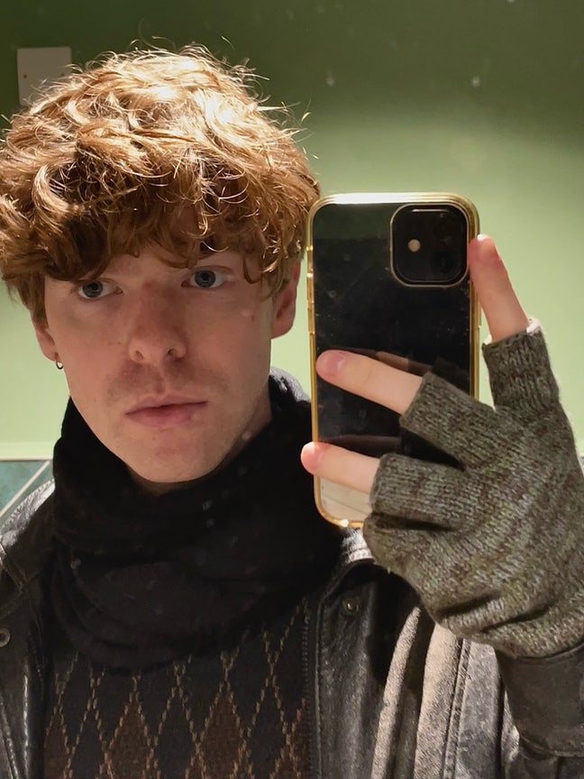 Professional looking for a house or to buddy up :) Main Photo