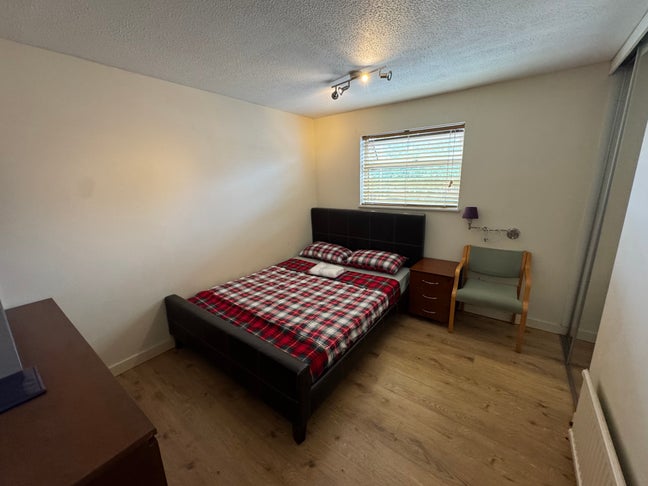 Good size room in quiet location  Main Photo
