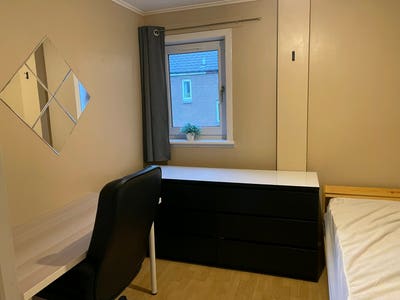 Single bedroom Main Photo