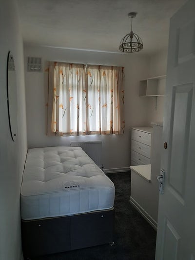 Single Room near Elm Park Station Main Photo