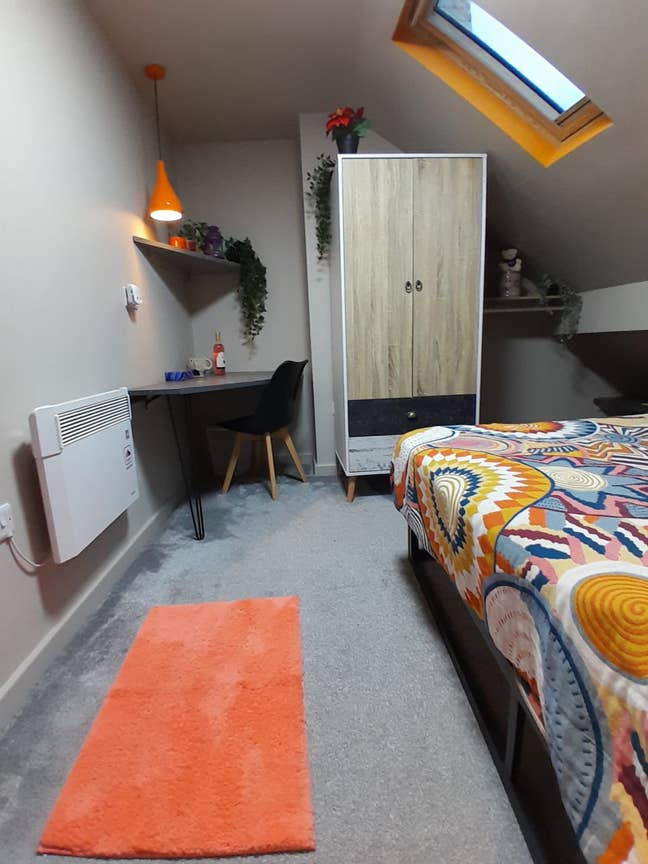 Room 6:  Modernly Furnished Room Main Photo