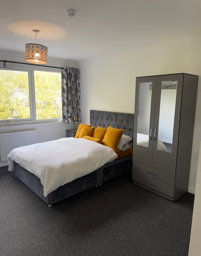 Room available now - no deposit Main Photo