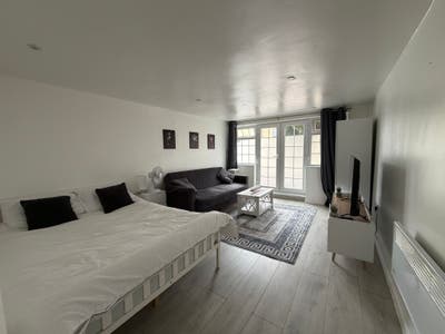 Large Studio in Dagenham 1500 Bills Included  Main Photo