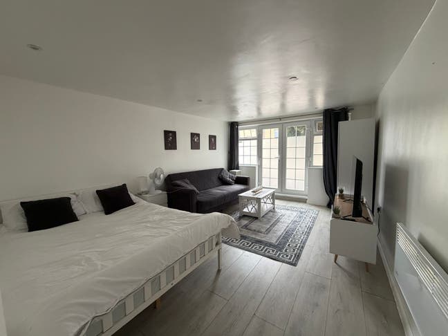 Large Studio in Dagenham 1500 Bills Included  Main Photo