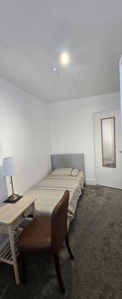 Spacious bill inc room-female student/professional Main Photo