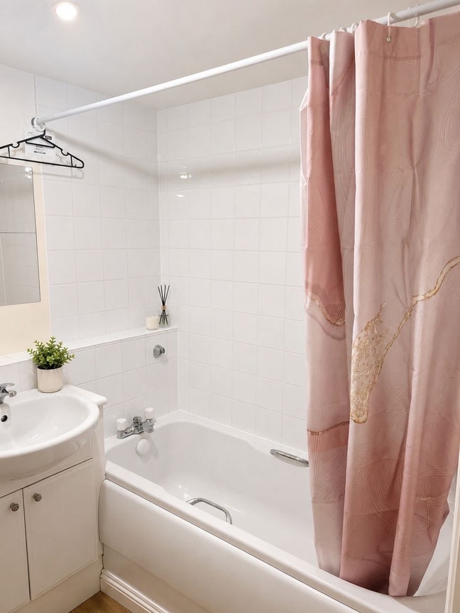 1 Room Available  Main Photo