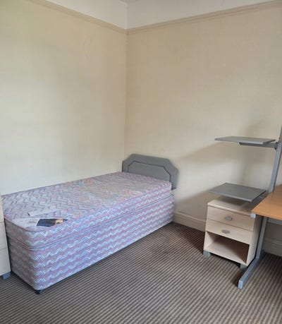 Farnborough - single room for rent in shared house Main Photo