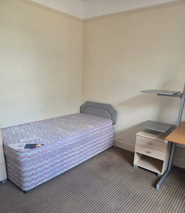 Farnborough - single room for rent in shared house Main Photo