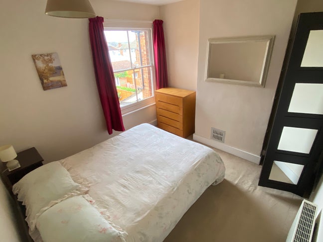 Double room, Aylesbury Central, One Housemate Main Photo