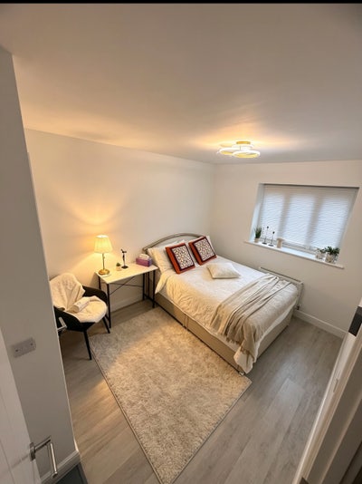 Clean & Tidy Room in a Peaceful Home Main Photo