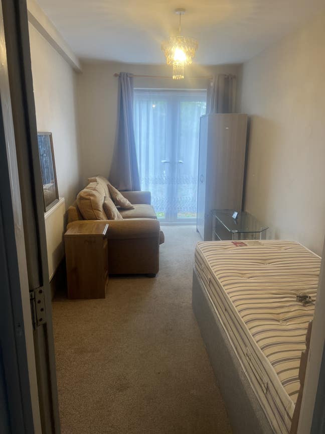 Luxury Room newly decorated 5 min walk to town Main Photo