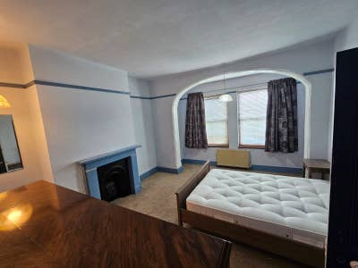 Large rooms available in large house Main Photo
