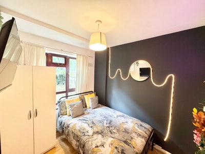 4 Bedrooms 5 minutes to King s Cross  Main Photo