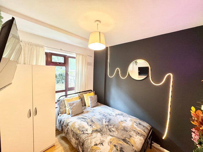 4 Bedrooms 5 minutes to King s Cross  Main Photo