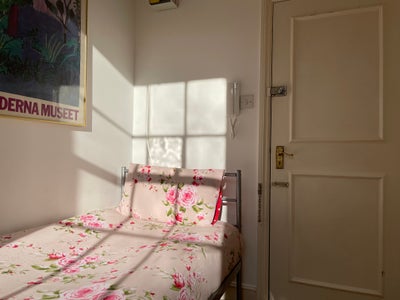 Bedsit with Most Bills Included in SW3 Chelsea  Main Photo
