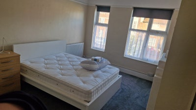 Double room available in shared flat.  Main Photo