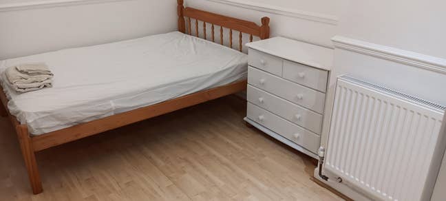 Double bed &pound;580pcm West Byfleet Brooklands Woking  Main Photo