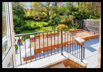 Looking for one person to share the house Main Photo