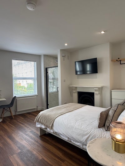 Stunning Studio Flat - All Bills Included Main Photo
