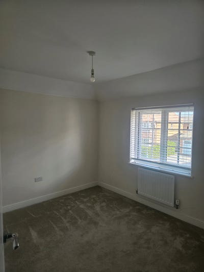 3 bedrooms available to rent.  Main Photo