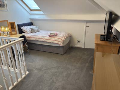 Large Room  Ashton.  Main Photo