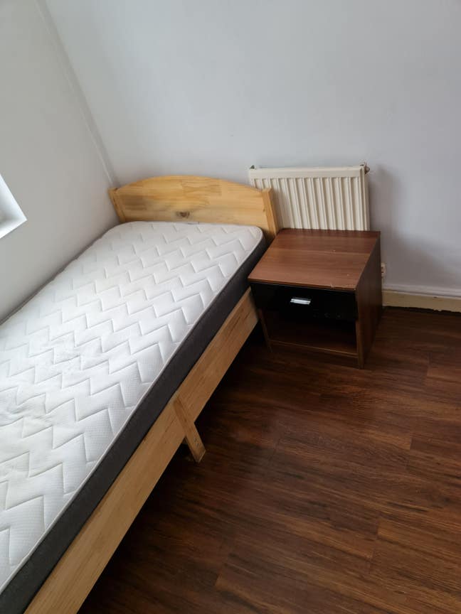 Very Small Room To Rent &pound;80pw Main Photo