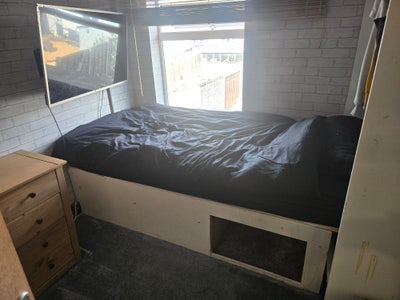 Single Room viewing on request Main Photo